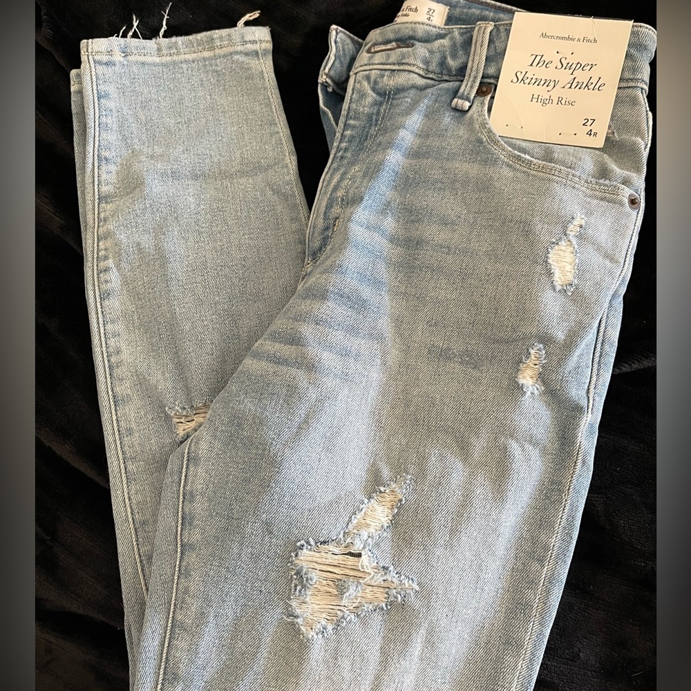 NWT Abercrombie & Fitch “The Super Skinny Ankle” Women’s size 27